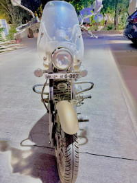 Golden Bei Bajaj Avenger Cruise 220