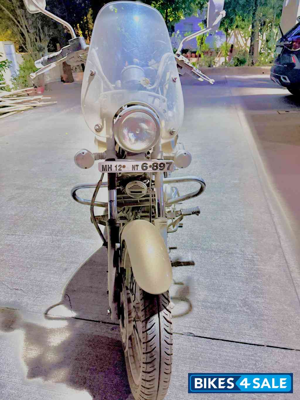 Golden Bei Bajaj Avenger Cruise 220