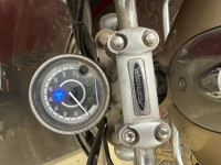 Golden Bei Bajaj Avenger Cruise 220