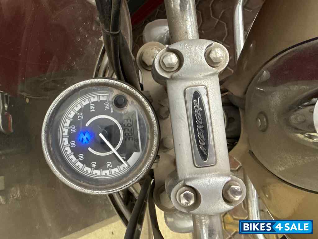 Golden Bei Bajaj Avenger Cruise 220