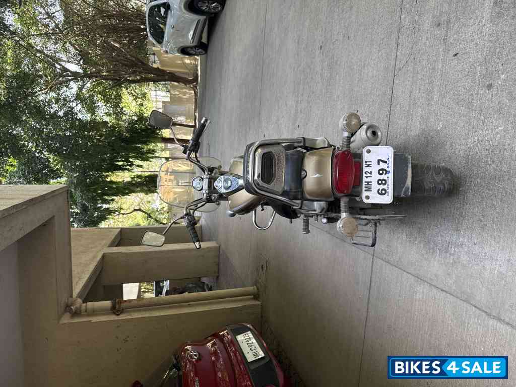 Golden Bei Bajaj Avenger Cruise 220