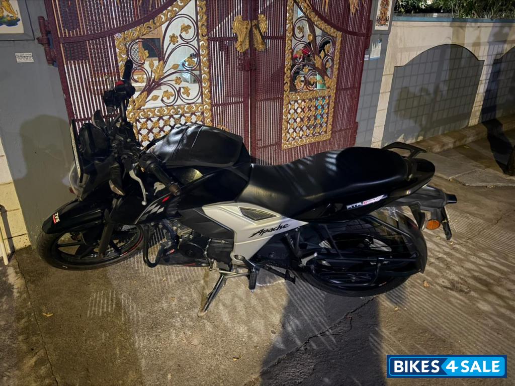 TVS Apache RTR 160 4V BS6