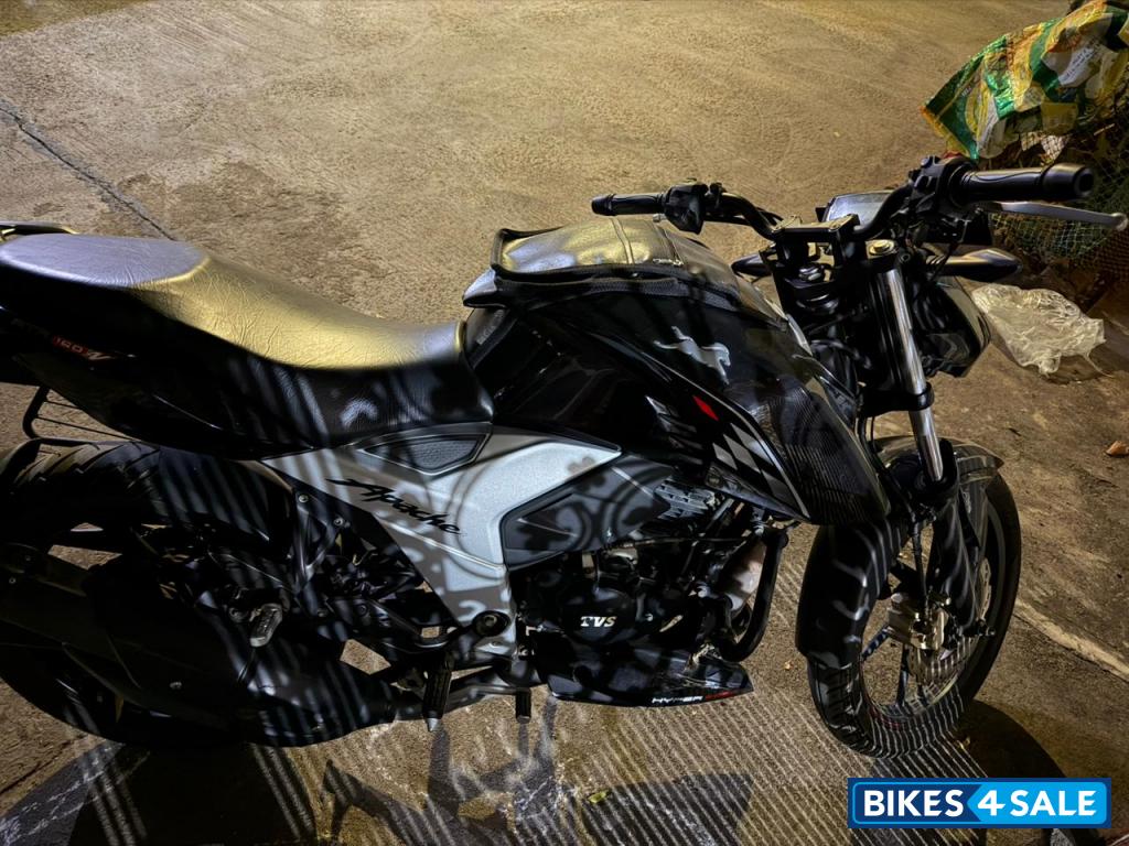 TVS Apache RTR 160 4V BS6