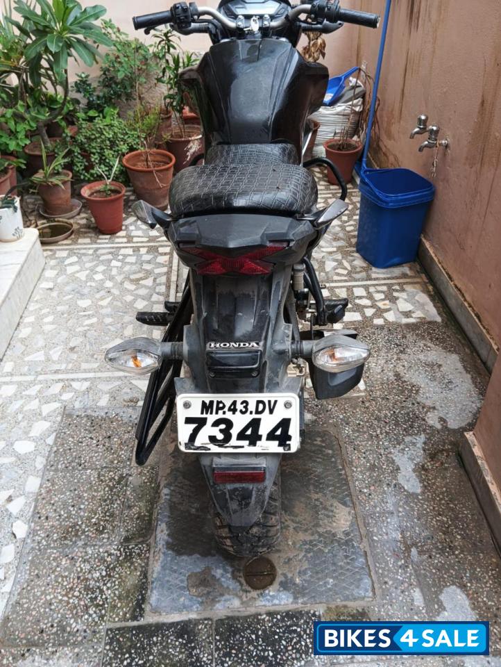 Black Honda CB Hornet 160R