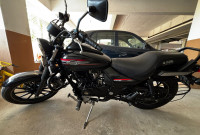 Black Bajaj Avenger 220 DTS-i