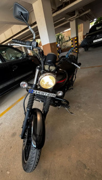 Black Bajaj Avenger 220 DTS-i