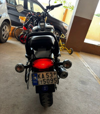 Black Bajaj Avenger 220 DTS-i