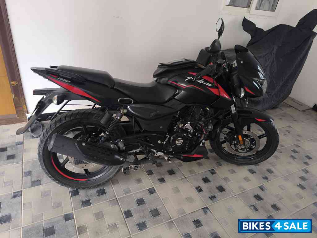 Matt Sparkle Black Bajaj Pulsar 150 Twin Disc BS6