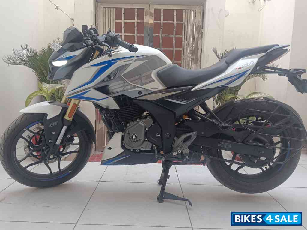 Bajaj Pulsar N250 Dual Channel ABS
