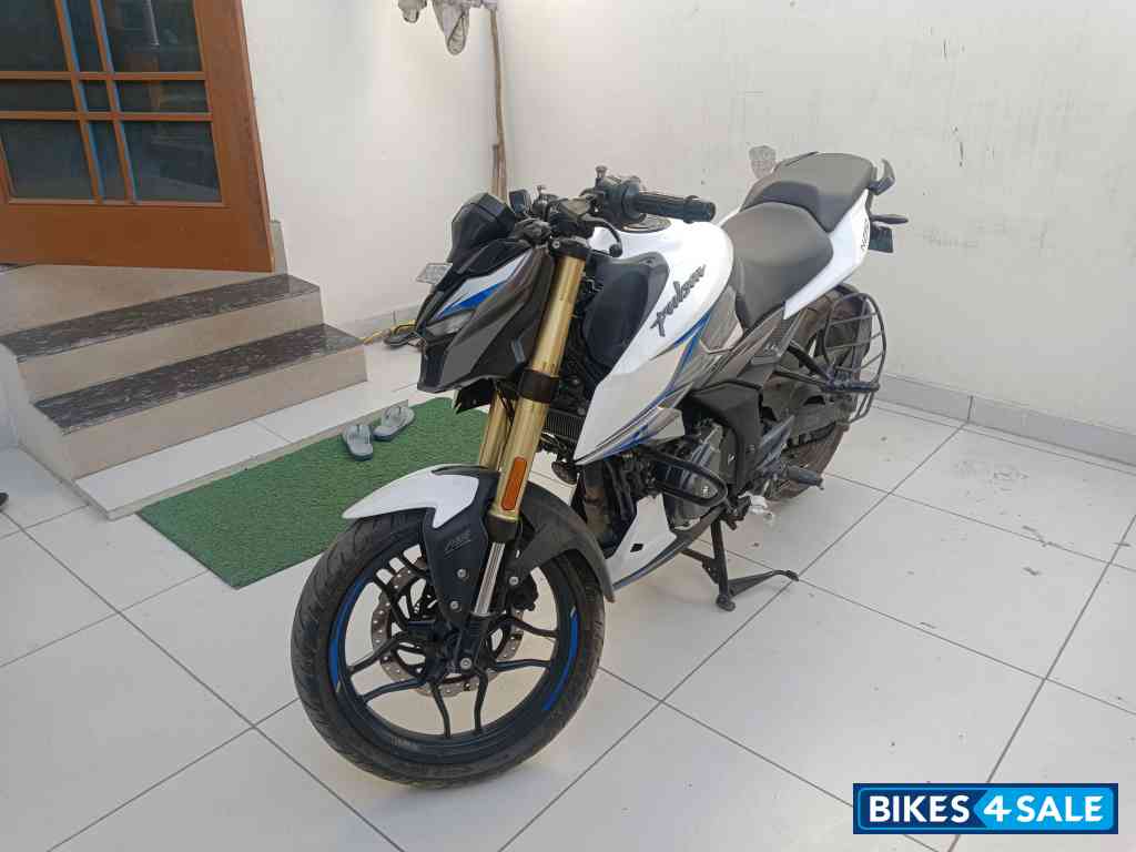 Bajaj Pulsar N250 Dual Channel ABS Bajaj Pulsar N250 Dual Channel ABS