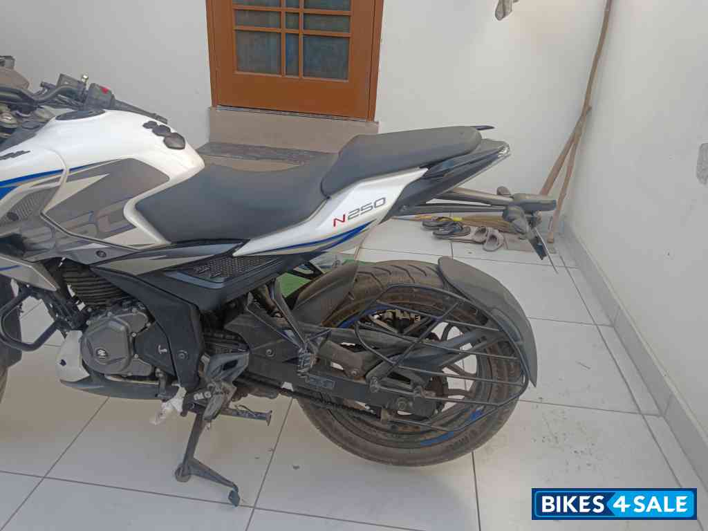 Bajaj Pulsar N250 Dual Channel ABS Bajaj Pulsar N250 Dual Channel ABS