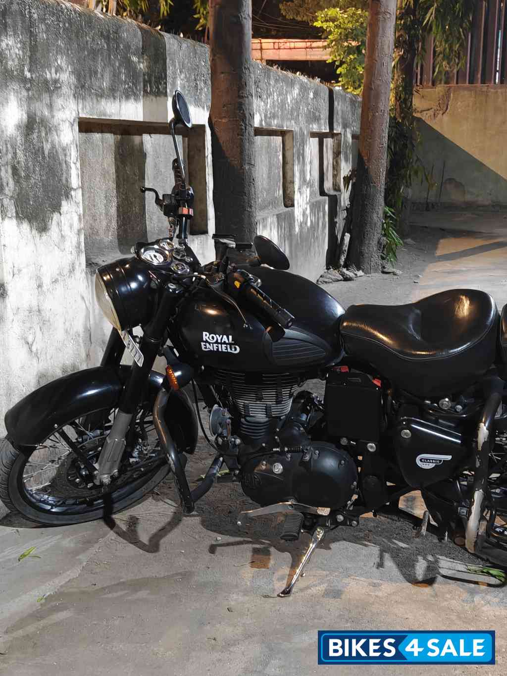 Royal Enfield Classic Stealth Black