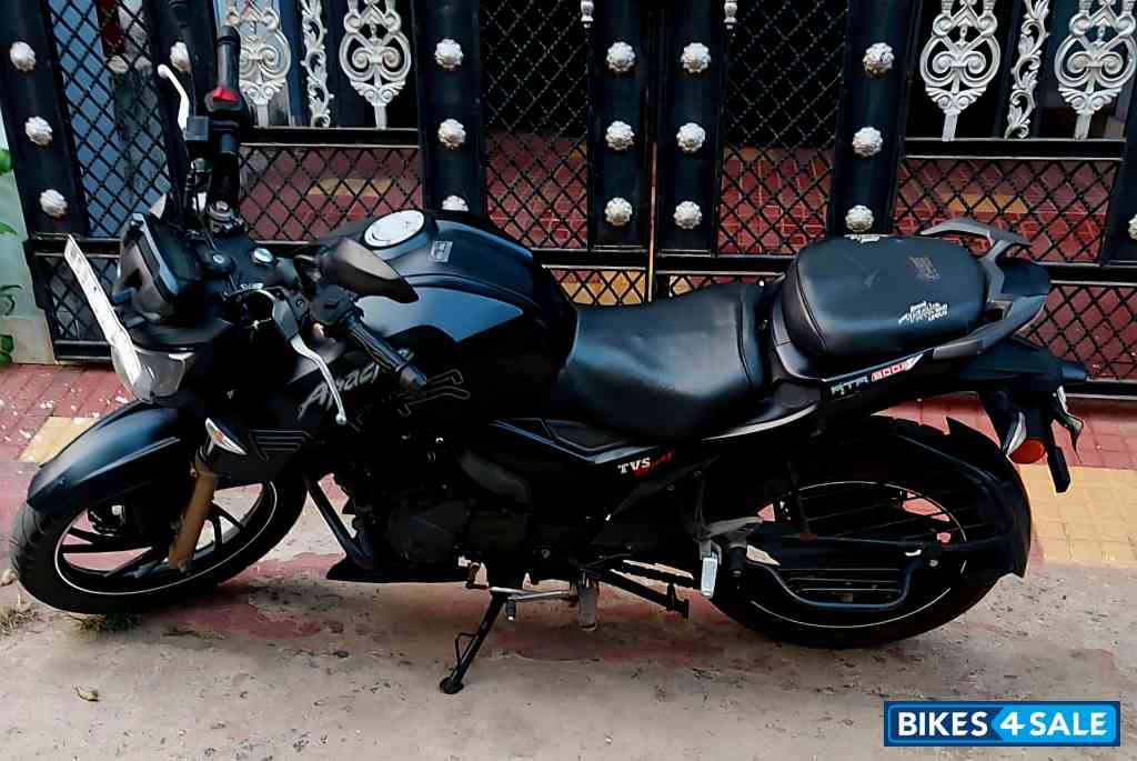 Matte Black TVS Apache RTR 200 4V