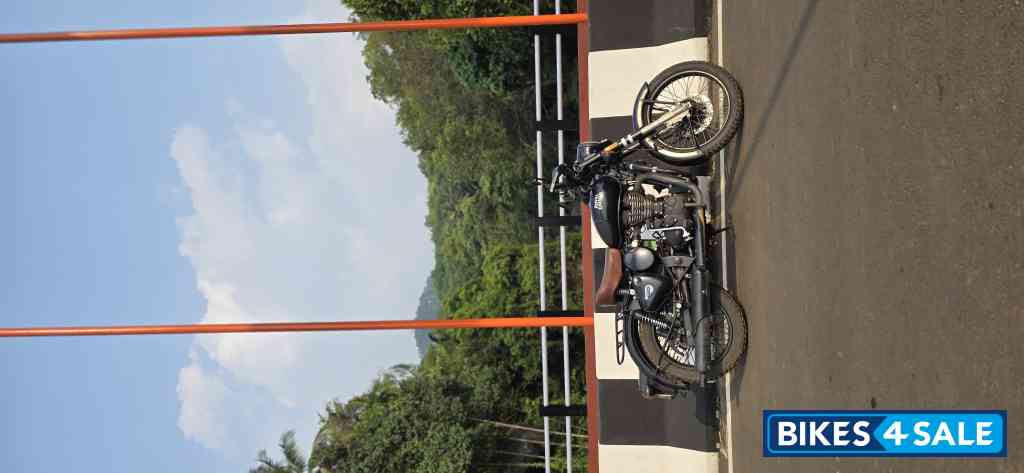 Stealth Black Royal Enfield Classic 500