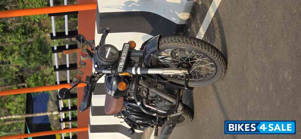 Stealth Black Royal Enfield Classic 500