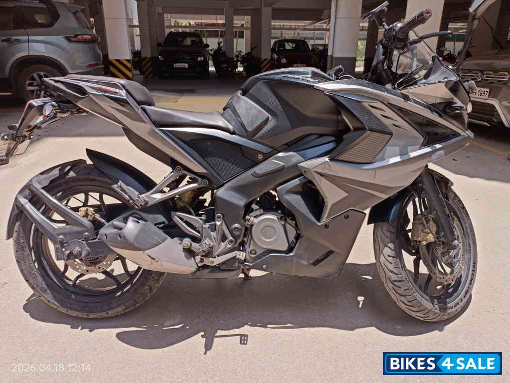 Bajaj Pulsar RS 200