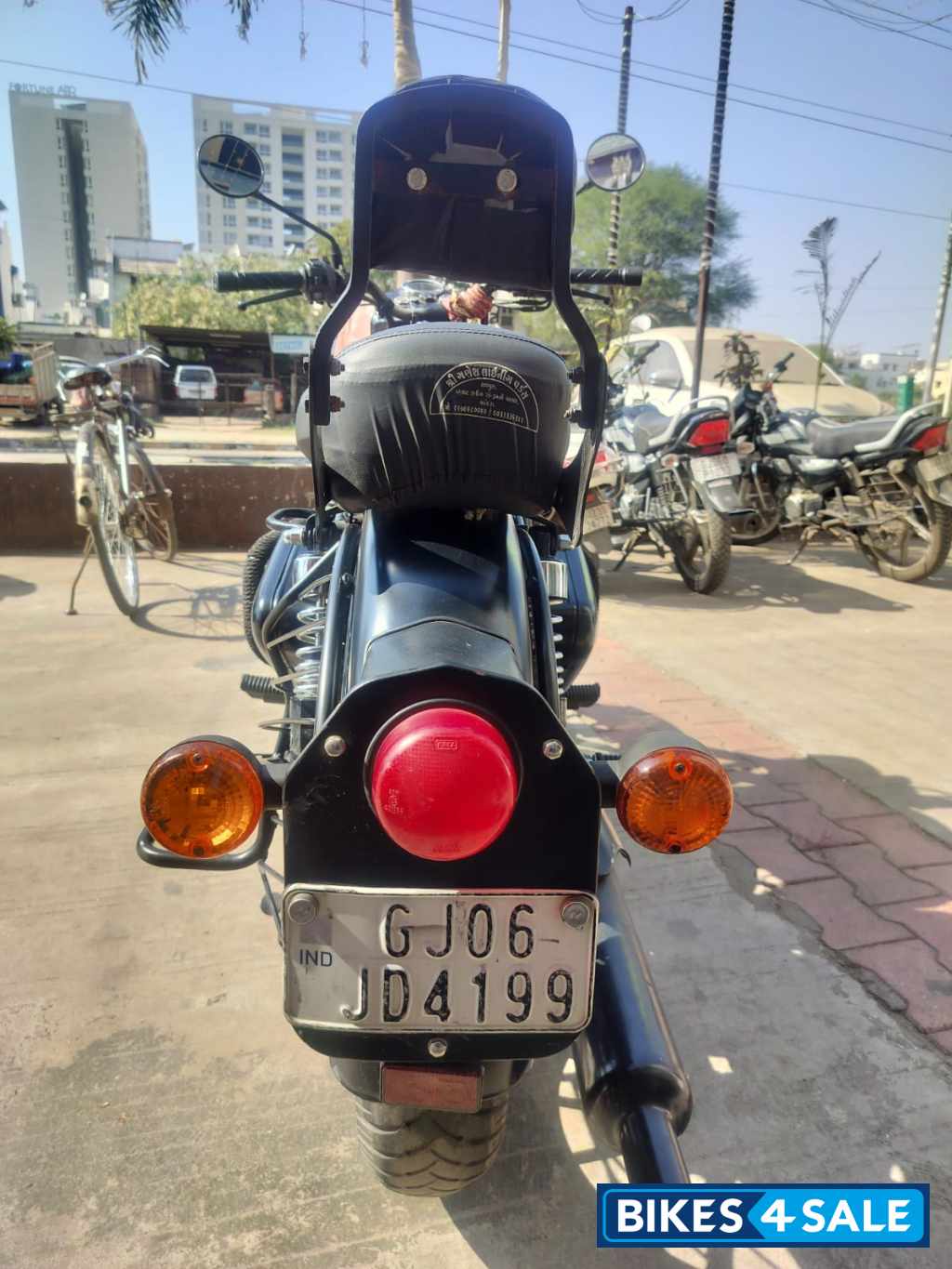 Royal Enfield Classic 500