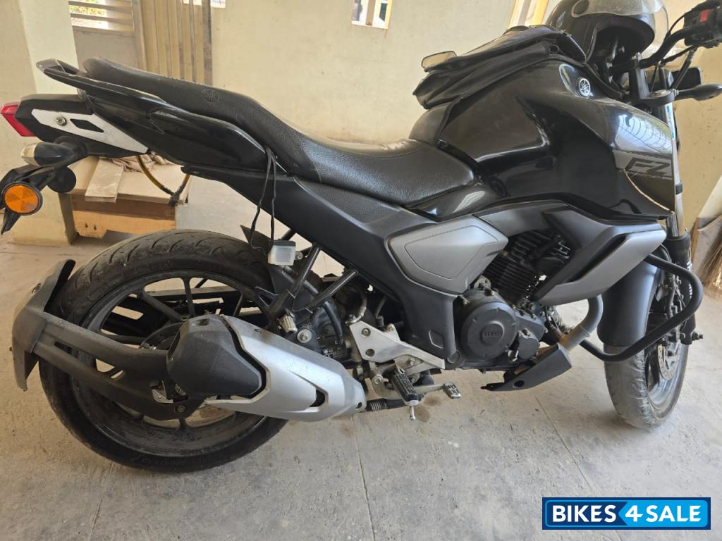Black Mettalic Yamaha FZ FI V3 BS6