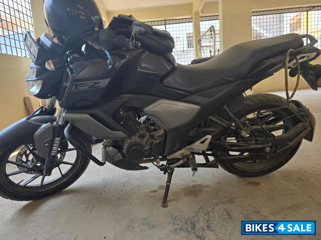 Black Mettalic Yamaha FZ FI V3 BS6