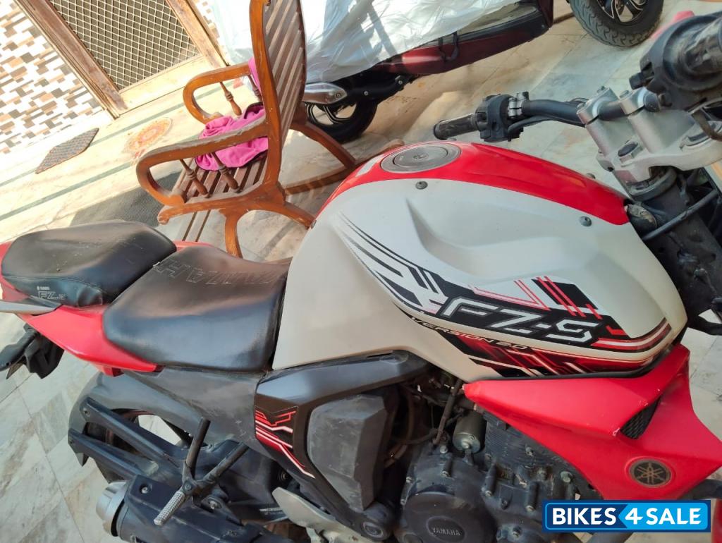 Red White Yamaha FZ-S FI V2