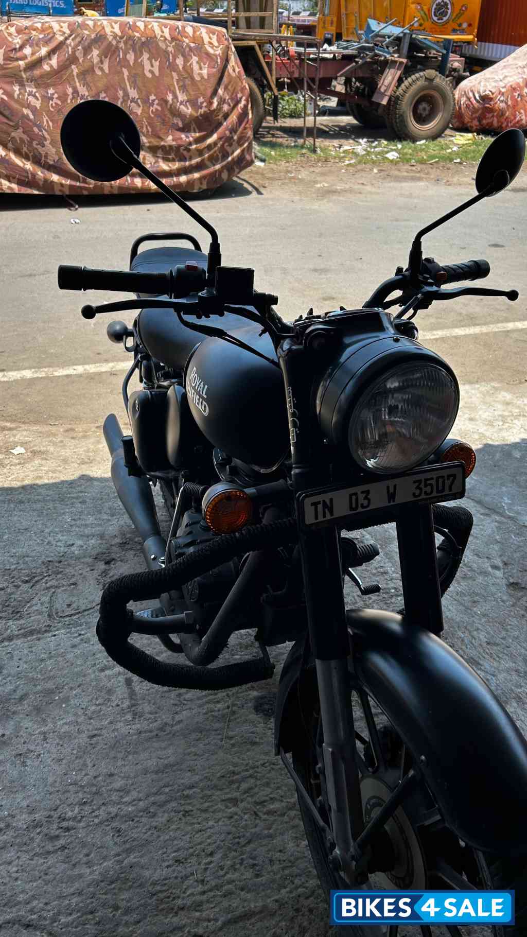 Stealth Black Royal Enfield Classic 500 Tribute Black