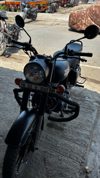 Stealth Black Royal Enfield Classic 500 Tribute Black