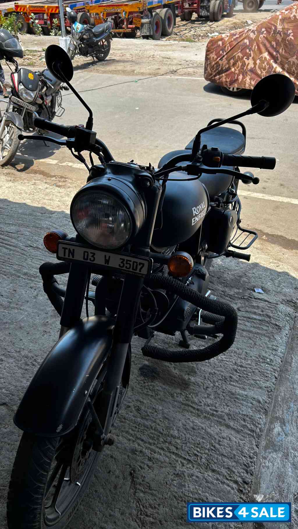 Stealth Black Royal Enfield Classic 500 Tribute Black
