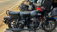 Stealth Black Royal Enfield Classic 500 Tribute Black