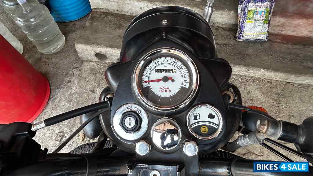 Stealth Black Royal Enfield Classic 500 Tribute Black