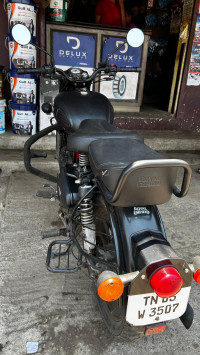 Stealth Black Royal Enfield Classic 500 Tribute Black