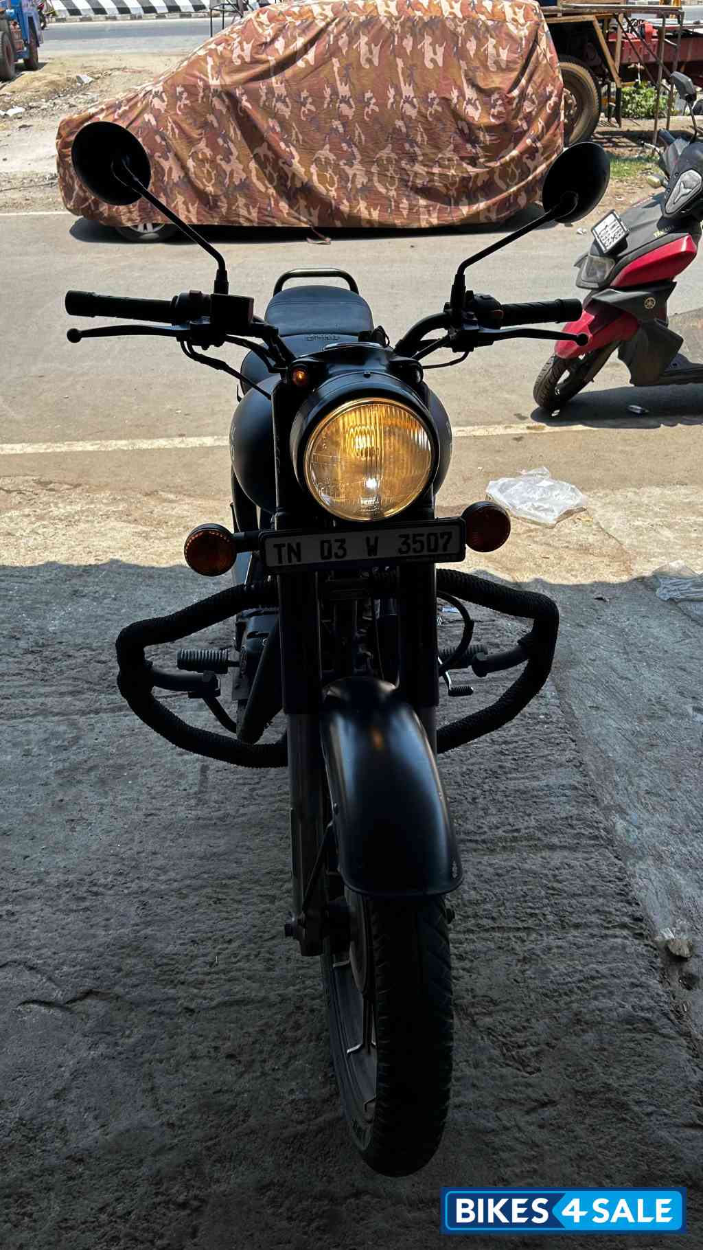 Stealth Black Royal Enfield Classic 500 Tribute Black