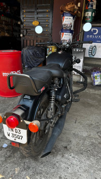 Stealth Black Royal Enfield Classic 500 Tribute Black