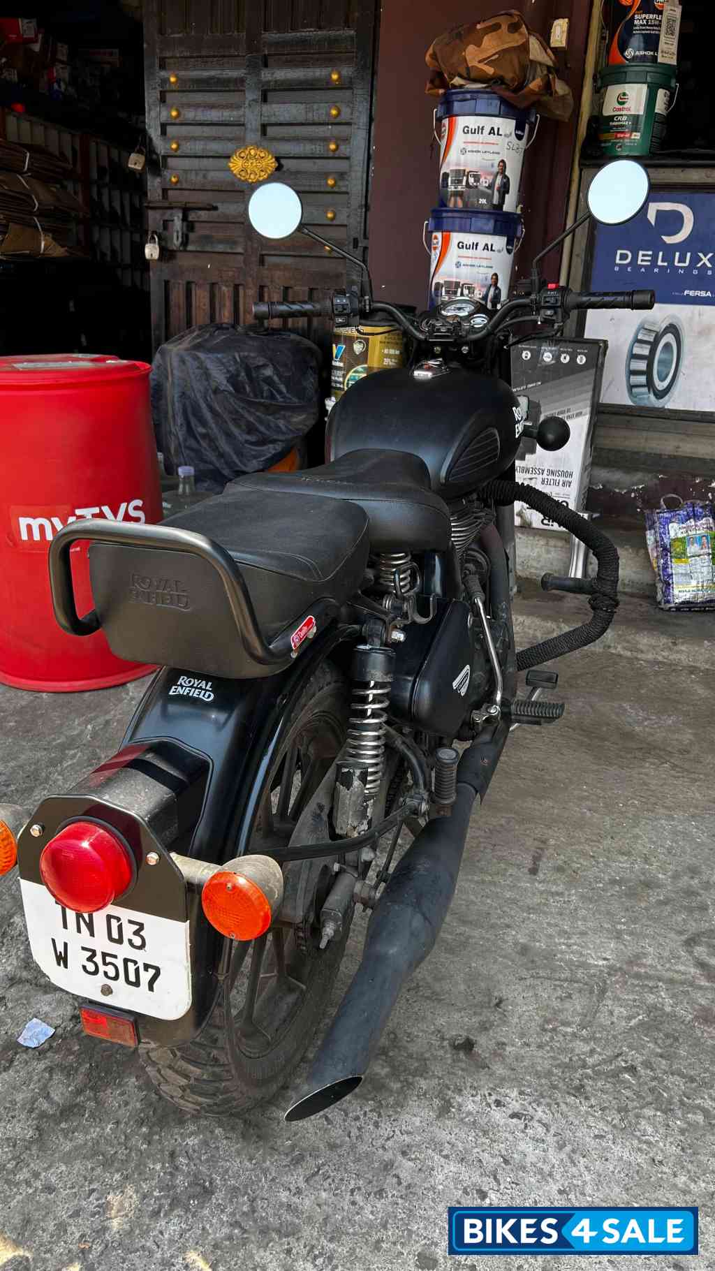 Stealth Black Royal Enfield Classic 500 Tribute Black