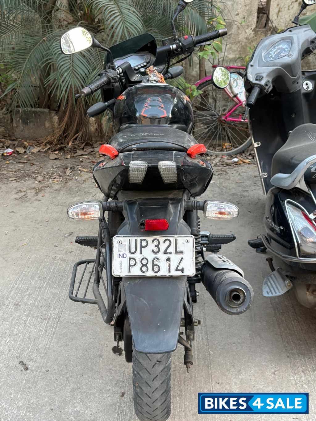 Bajaj Pulsar 125 Neon