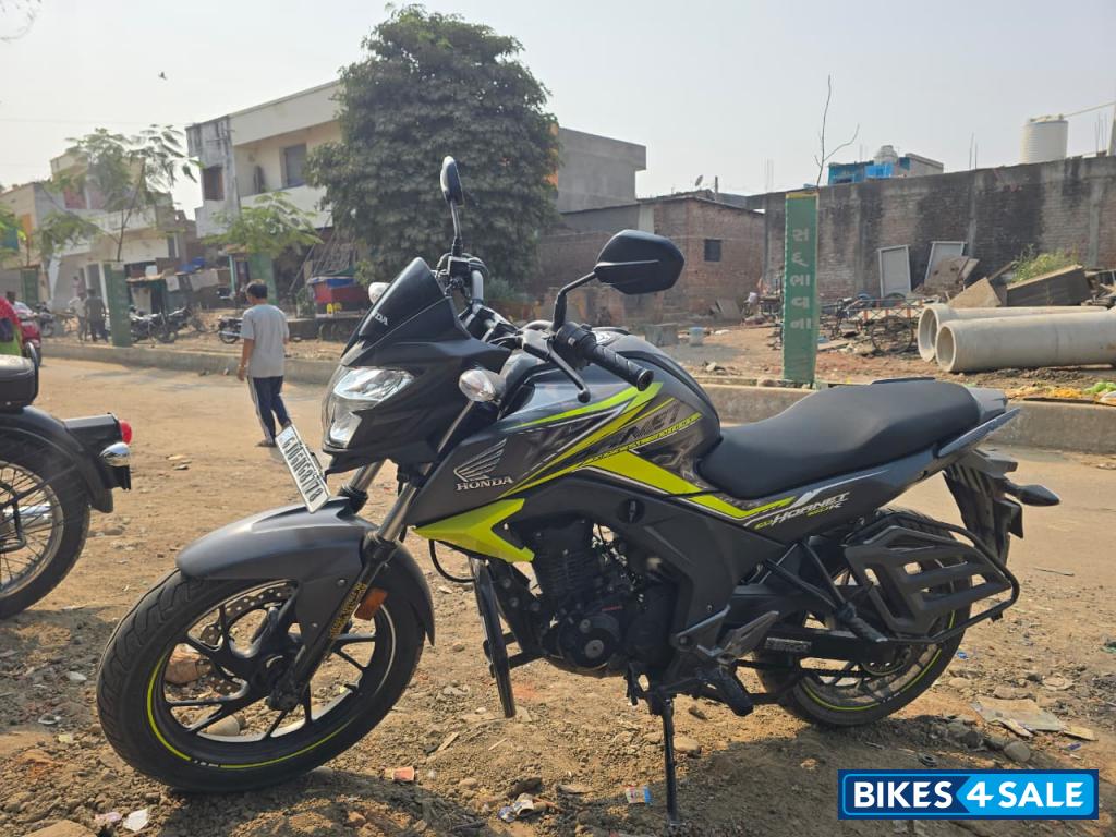 Grey Honda CB Hornet 160R