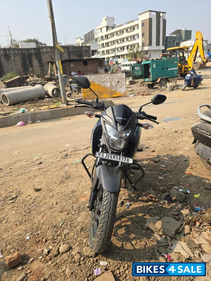 Grey Honda CB Hornet 160R