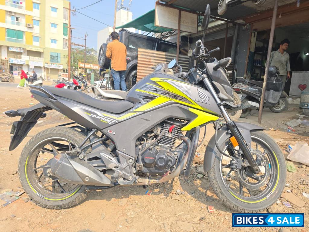 Grey Honda CB Hornet 160R