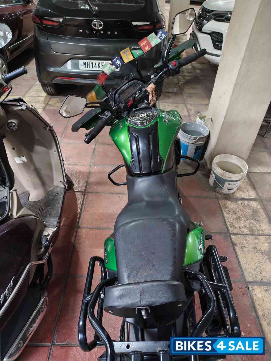 Bajaj 2021 Dominar 400