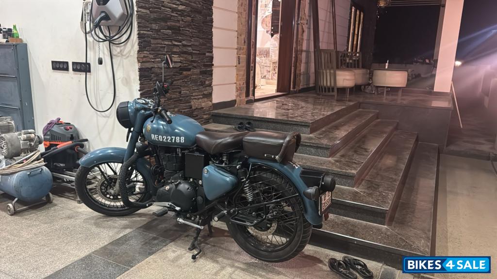 Royal Enfield Classic Signals Airborne Blue