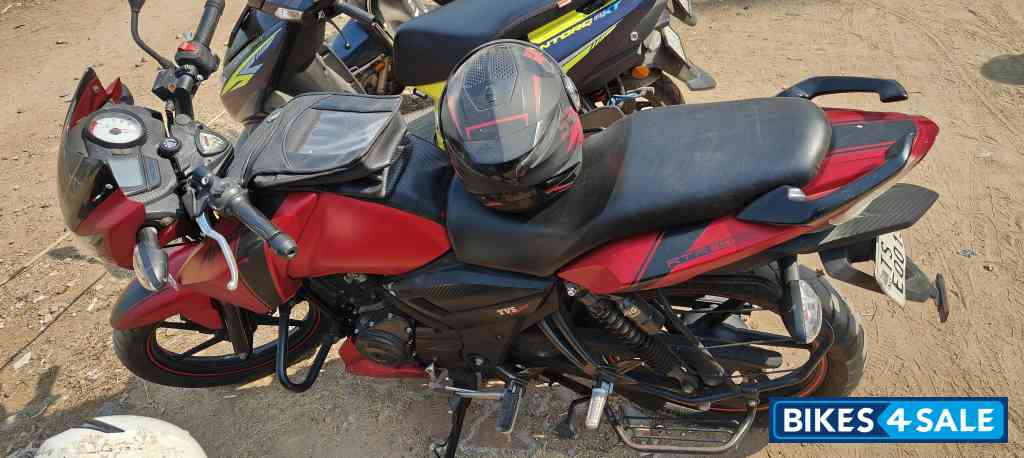 Red TVS Apache RTR 160