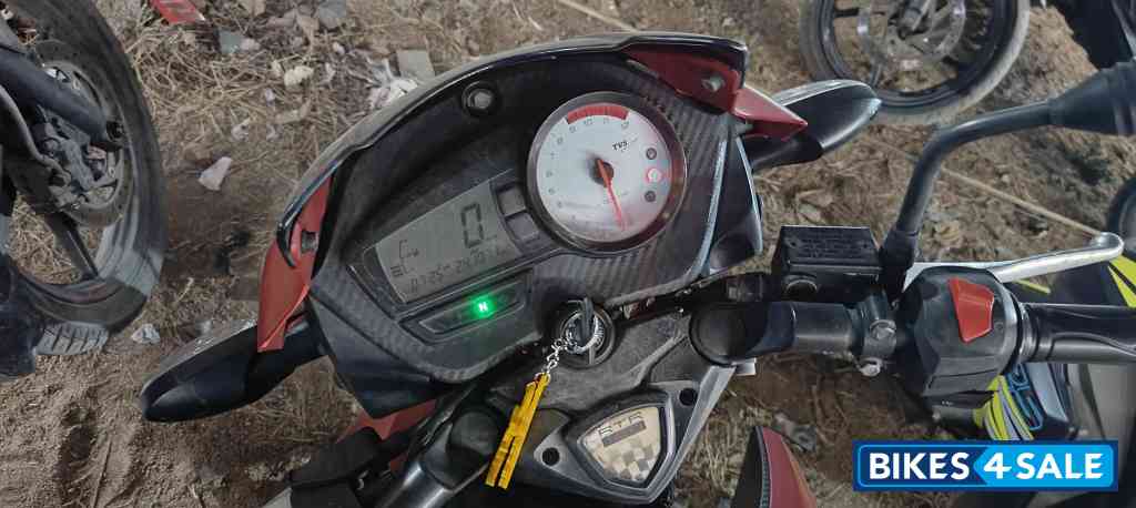 Red TVS Apache RTR 160