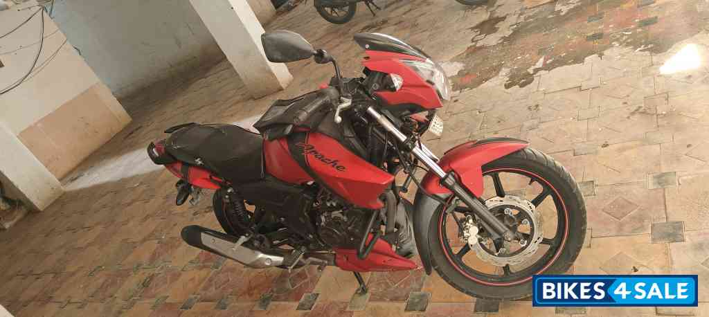 Red TVS Apache RTR 160