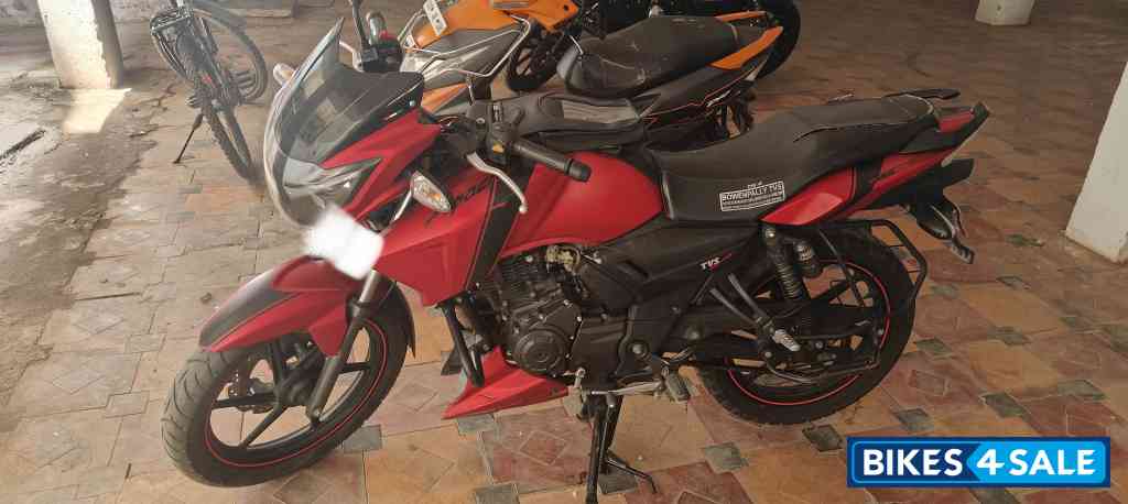 Red TVS Apache RTR 160