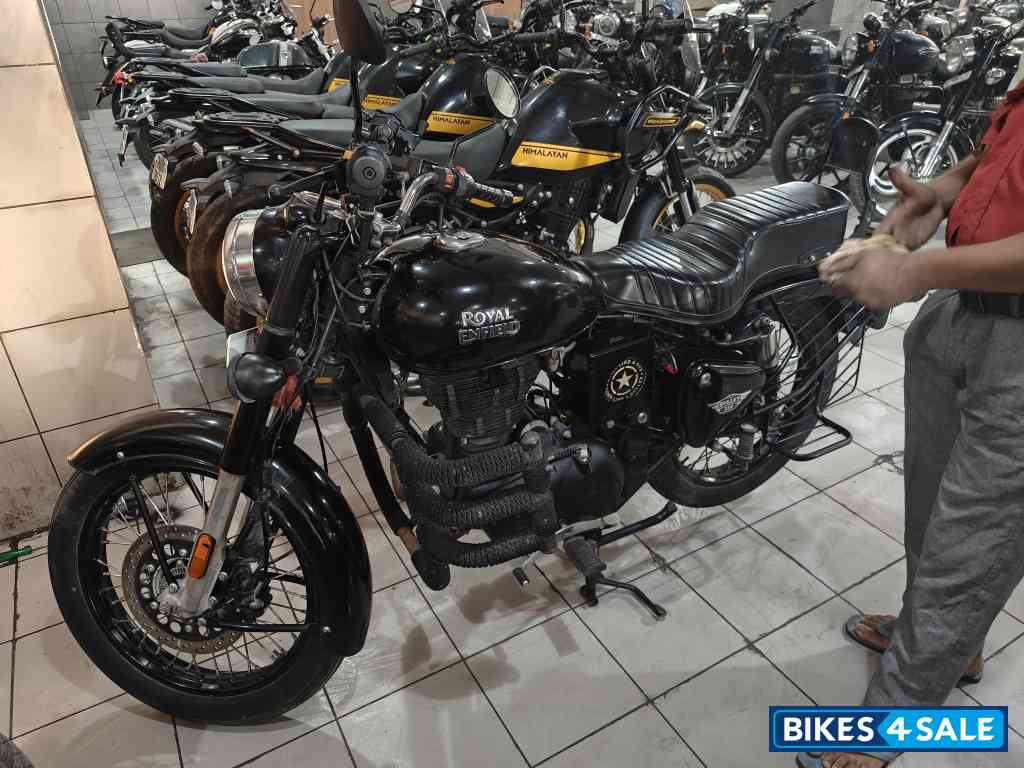 Black Royal Enfield Bullet 350 ES
