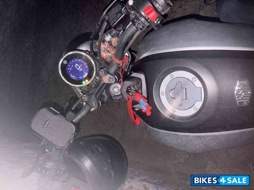 Silver Yamaha XSR155