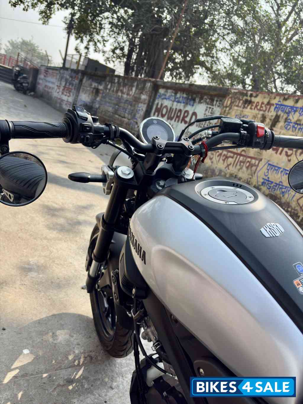 Silver Yamaha XSR155