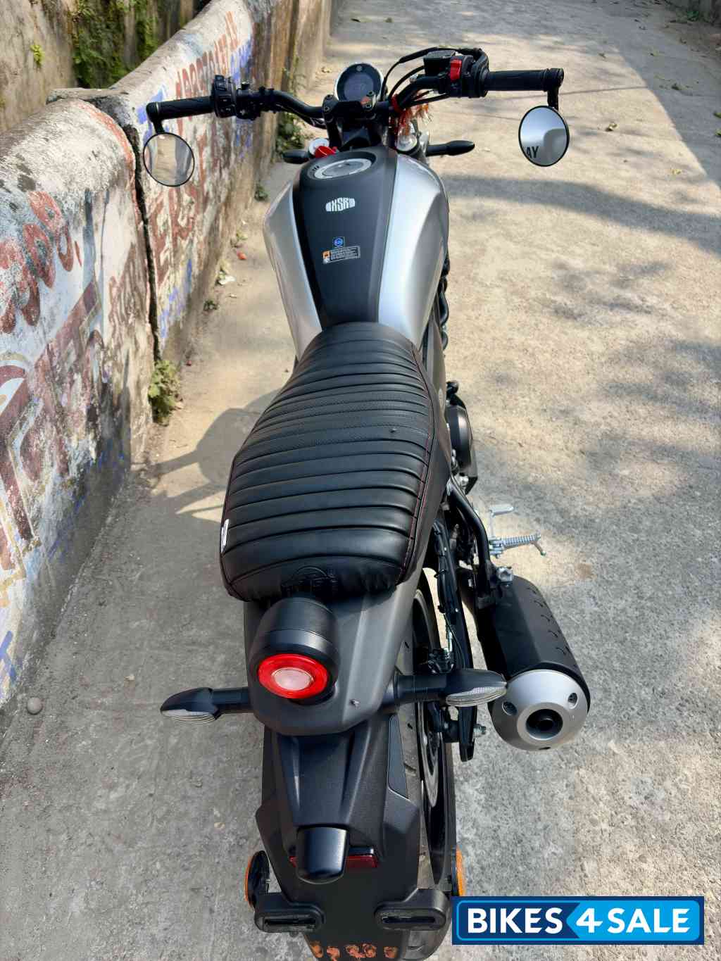 Silver Yamaha XSR155