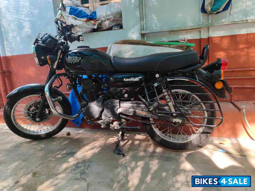 Black Kawasaki W175 BS6 2023
