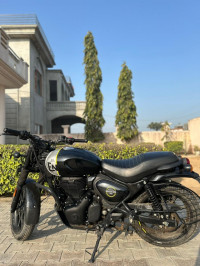 Black Royal Enfield Hunter 350 Metro