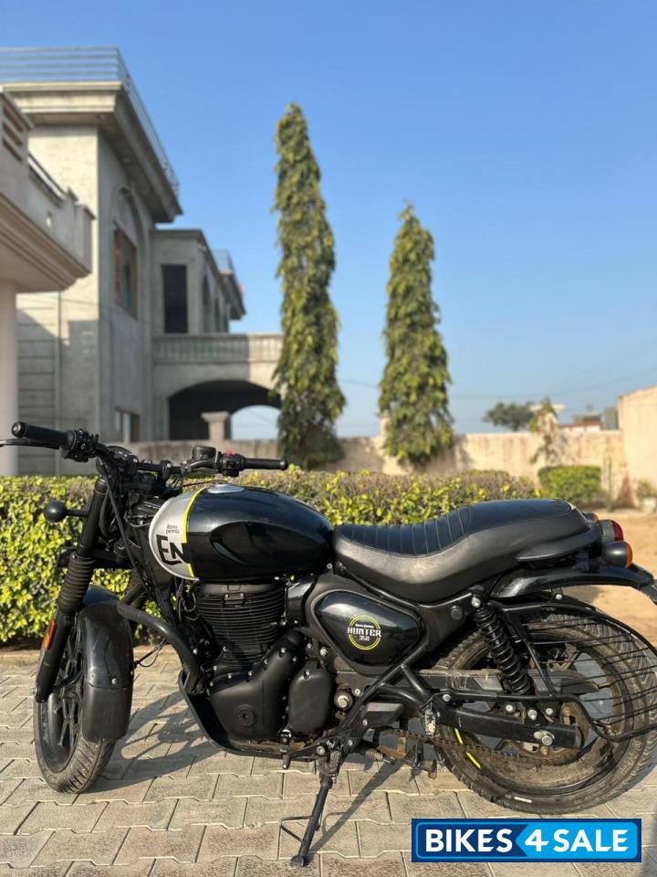 Black Royal Enfield Hunter 350 Metro